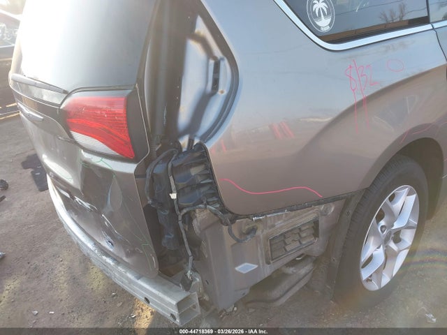 2017 Chrysler Pacifica Touring-l მანქანა იყიდება აუქციონზე, vin: 2C4RC1BG6HR587658, აუქციონის ნომერი: 44718369