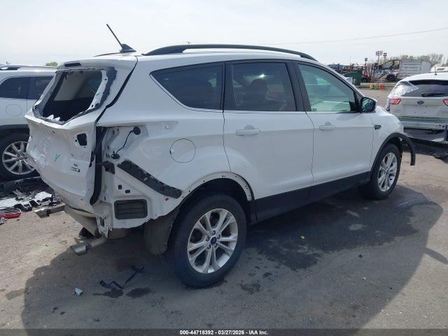 1FMCU9GD1JUA23288 Ford ESCAPE SE