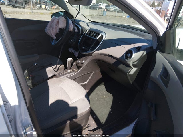44718517 :رقم المزاد ، 1G1JG6SB4K4143166 vin ، 2019 Chevrolet Sonic Lt Auto مزاد بيع