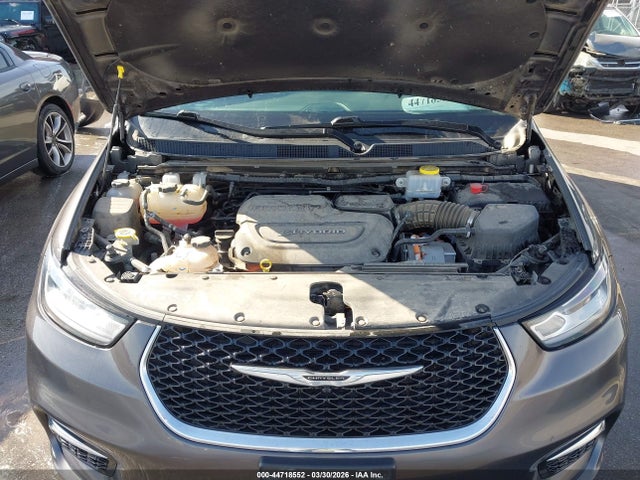 2022 Chrysler Pacifica Hybrid Touring L მანქანა იყიდება აუქციონზე, vin: 2C4RC1L78NR105654, აუქციონის ნომერი: 44718552