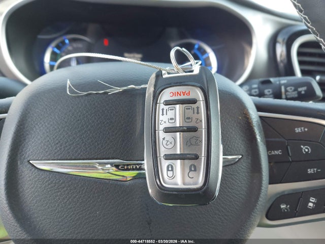 2022 Chrysler Pacifica Hybrid Touring L მანქანა იყიდება აუქციონზე, vin: 2C4RC1L78NR105654, აუქციონის ნომერი: 44718552
