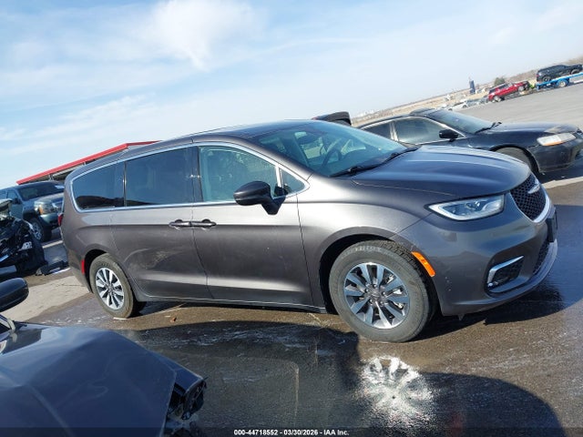 2022 Chrysler Pacifica Hybrid Touring L მანქანა იყიდება აუქციონზე, vin: 2C4RC1L78NR105654, აუქციონის ნომერი: 44718552