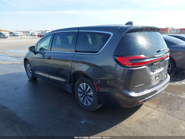 2022 Chrysler Pacifica Hybrid Touring L მანქანა იყიდება აუქციონზე, vin: 2C4RC1L78NR105654, აუქციონის ნომერი: 44718552