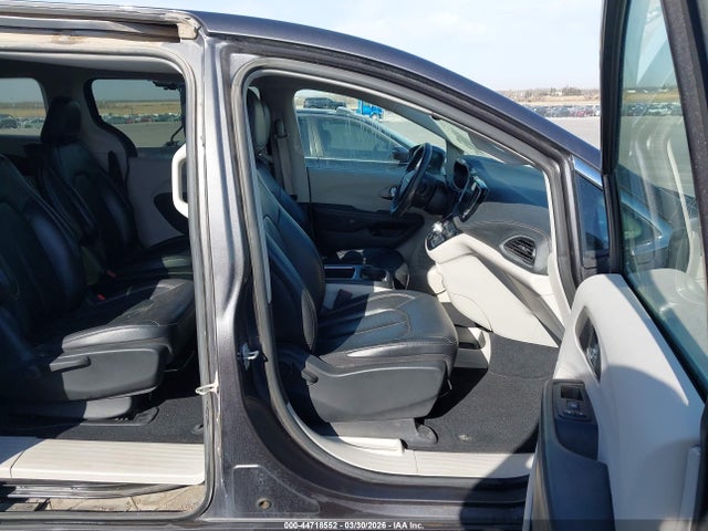 2022 Chrysler Pacifica Hybrid Touring L მანქანა იყიდება აუქციონზე, vin: 2C4RC1L78NR105654, აუქციონის ნომერი: 44718552