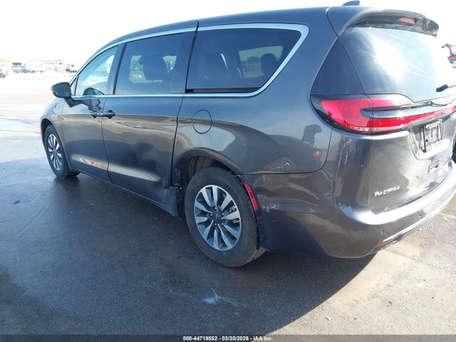 2022 Chrysler Pacifica Hybrid Touring L მანქანა იყიდება აუქციონზე, vin: 2C4RC1L78NR105654, აუქციონის ნომერი: 44718552