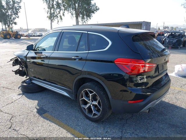 2018 BMW X1 WBXHT3C35J5K23806 Photo 2