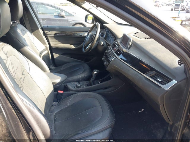 2018 BMW X1 WBXHT3C35J5K23806 Photo 4