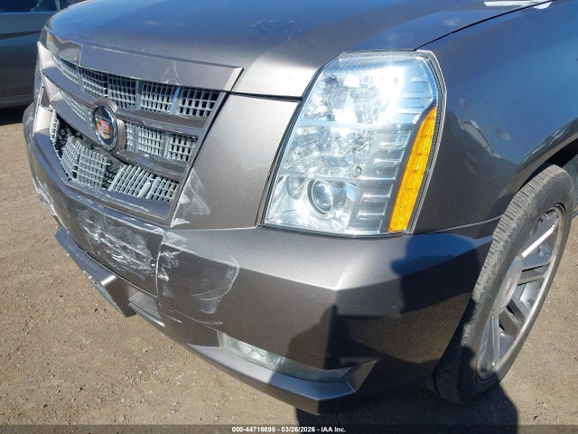 44718698 :رقم المزاد ، 1GYS4JEF4DR228630 vin ، 2013 Cadillac Escalade Esv Premium مزاد بيع