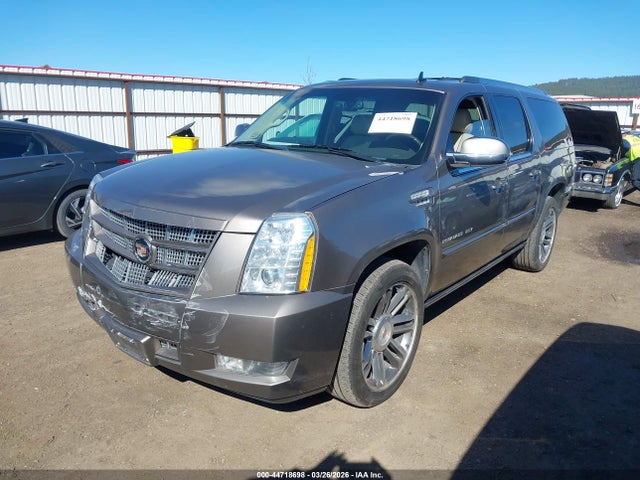 44718698 :رقم المزاد ، 1GYS4JEF4DR228630 vin ، 2013 Cadillac Escalade Esv Premium مزاد بيع