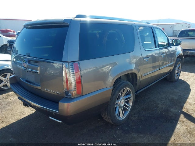 44718698 :رقم المزاد ، 1GYS4JEF4DR228630 vin ، 2013 Cadillac Escalade Esv Premium مزاد بيع