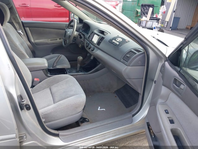 44718729 :رقم المزاد ، 4T1BE32K54U824578 vin ، 2004 Toyota Camry Le مزاد بيع