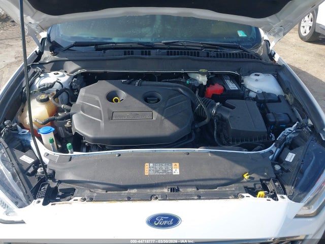 3FA6P0T95HR118210 Ford FUSION SE