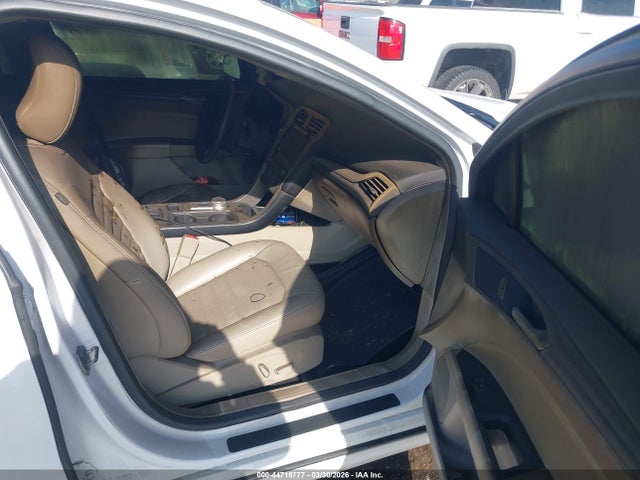 3FA6P0T95HR118210 Ford FUSION SE
