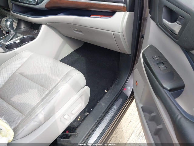 Toyota Highlander Limited V6 2016 5TDDKRFH1GS240792 Image 5
