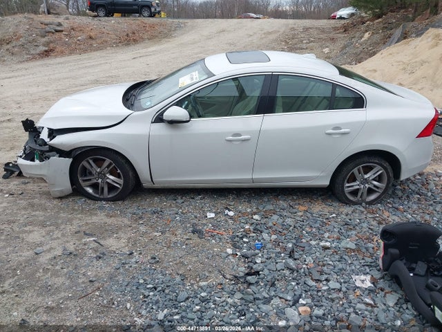 2015 Volvo S60 T5 Premier მანქანა იყიდება აუქციონზე, vin: YV126MFK6F1361107, აუქციონის ნომერი: 44718891