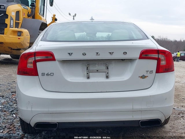 44718891 :رقم المزاد ، YV126MFK6F1361107 vin ، 2015 Volvo S60 T5 Premier مزاد بيع