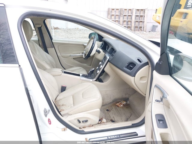 44718891 :رقم المزاد ، YV126MFK6F1361107 vin ، 2015 Volvo S60 T5 Premier مزاد بيع