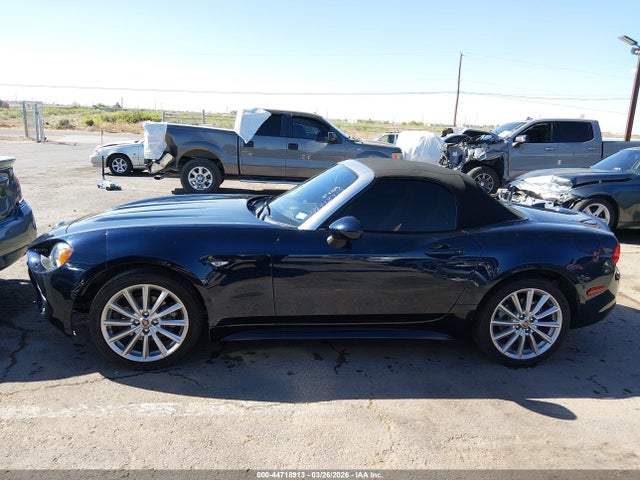 2018 Fiat 124 Spider Lusso მანქანა იყიდება აუქციონზე, vin: JC1NFAEK0J0137569, აუქციონის ნომერი: 44718913