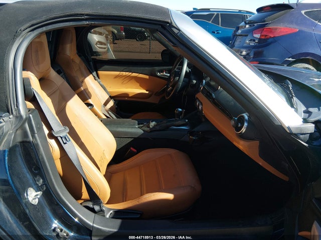 2018 Fiat 124 Spider Lusso მანქანა იყიდება აუქციონზე, vin: JC1NFAEK0J0137569, აუქციონის ნომერი: 44718913