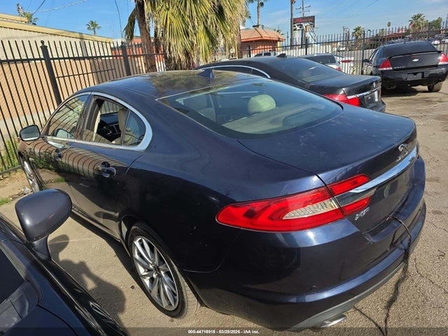 2015 JAGUAR XF SAJWA0FS5FPU50244 Photo 2