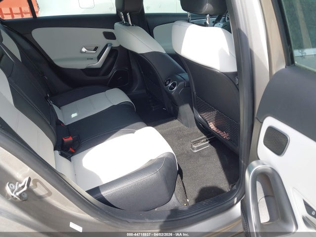 WDD3G4EB7KW024909 Mercedes-Benz A 220
