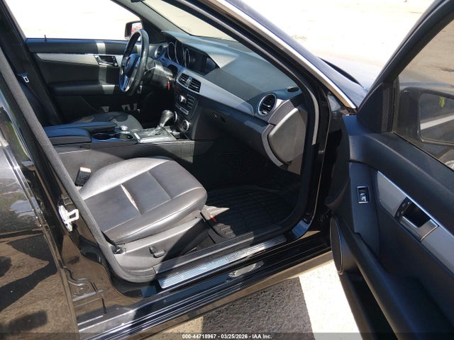 2013 Mercedes-benz C 250 Sport მანქანა იყიდება აუქციონზე, vin: WDDGF4HB1DR293196, აუქციონის ნომერი: 44718967