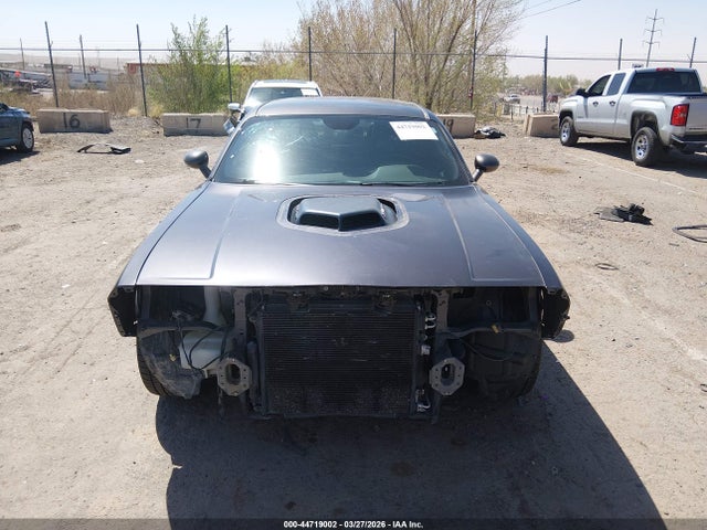 2C3CDZFJ2GH263641 Dodge Challenger 392 Hemi Scat Pack Shaker