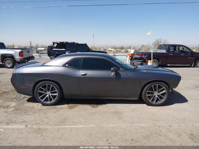 2C3CDZFJ2GH263641 Dodge Challenger 392 Hemi Scat Pack Shaker