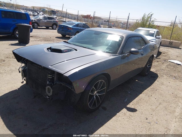2C3CDZFJ2GH263641 Dodge Challenger 392 Hemi Scat Pack Shaker