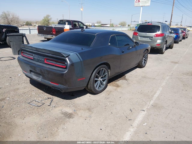 2C3CDZFJ2GH263641 Dodge Challenger 392 Hemi Scat Pack Shaker