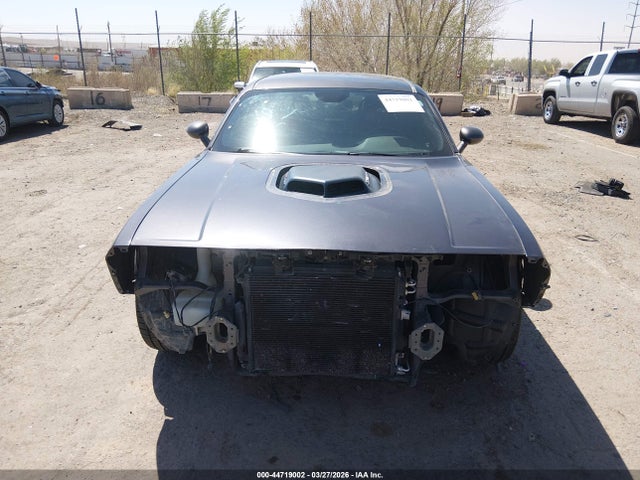2C3CDZFJ2GH263641 Dodge Challenger 392 Hemi Scat Pack Shaker