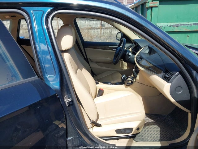 2015 BMW X1 WBAVL1C50FVY28908 Photo 4
