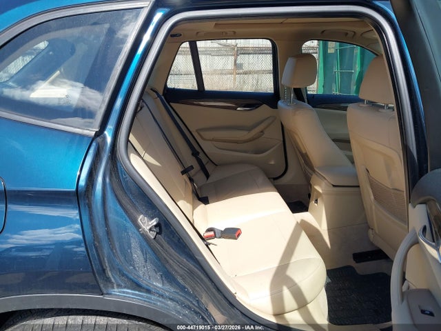 2015 BMW X1 WBAVL1C50FVY28908 Photo 7