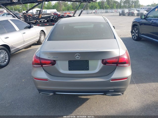 WDD3G4EB1LW038502 Mercedes-Benz A 220