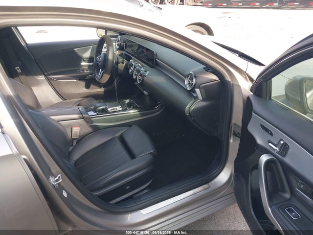 WDD3G4EB1LW038502 Mercedes-Benz A 220