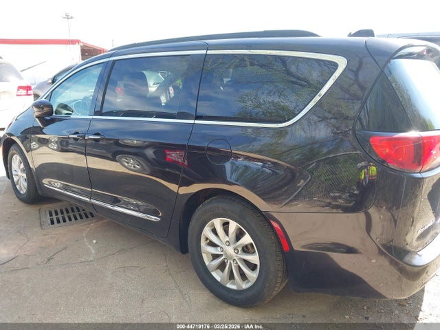Продаж на аукціоні авто 2017 Chrysler Pacifica Touring-l, vin: 2C4RC1BG6HR553137, номер лоту: 44719176