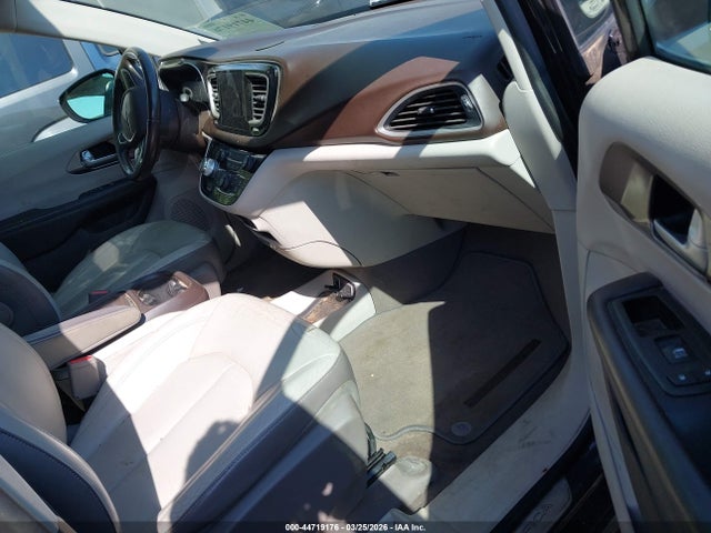 Продаж на аукціоні авто 2017 Chrysler Pacifica Touring-l, vin: 2C4RC1BG6HR553137, номер лоту: 44719176