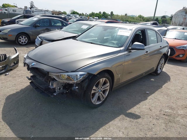 BMW 330e Iperformance 2018 WBA8E1C54JA758613 Image 2