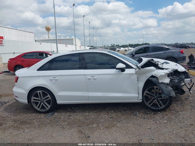 44719329 :رقم المزاد ، WAUAUGFF7J1010885 vin ، 2018 Audi A3 2.0t Premium/2.0t Tech Premium مزاد بيع