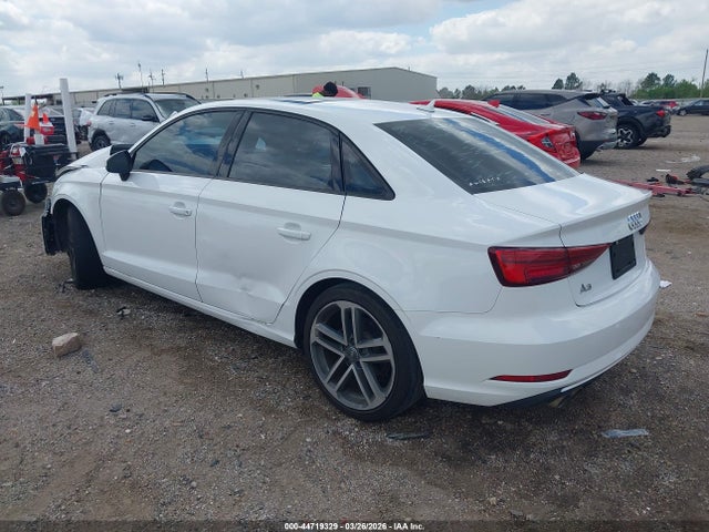 44719329 :رقم المزاد ، WAUAUGFF7J1010885 vin ، 2018 Audi A3 2.0t Premium/2.0t Tech Premium مزاد بيع