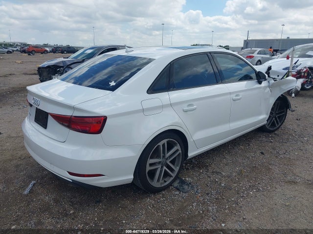 44719329 :رقم المزاد ، WAUAUGFF7J1010885 vin ، 2018 Audi A3 2.0t Premium/2.0t Tech Premium مزاد بيع