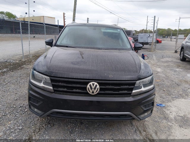 2018 Volkswagen Tiguan 2.0t Se/2.0t Sel მანქანა იყიდება აუქციონზე, vin: 3VV2B7AX4JM214545, აუქციონის ნომერი: 44719339