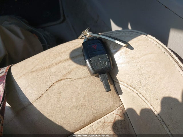 2011 VOLVO C70 YV1672MC1BJ120614 Photo 10