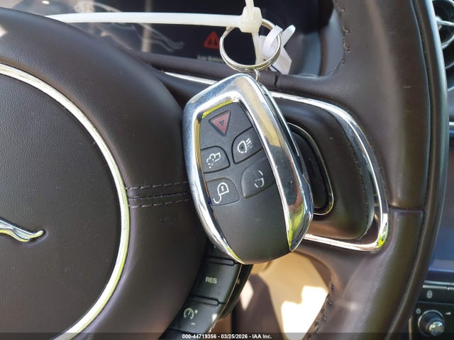 2011 JAGUAR XJ SAJWA2GB5BLV05318 Photo 10