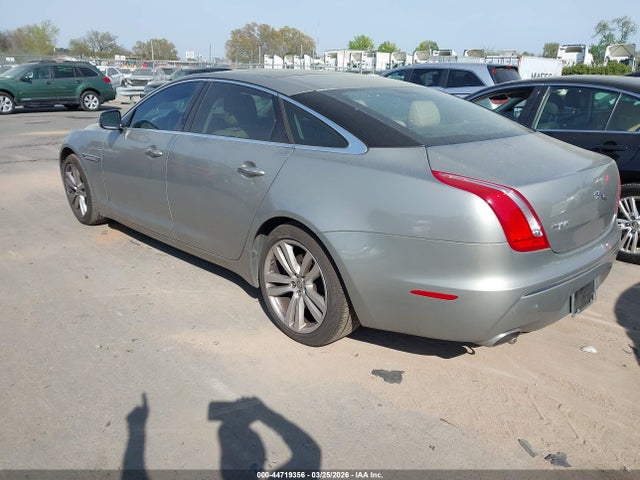 2011 JAGUAR XJ SAJWA2GB5BLV05318 Photo 2