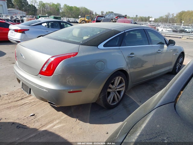 2011 JAGUAR XJ SAJWA2GB5BLV05318 Photo 3