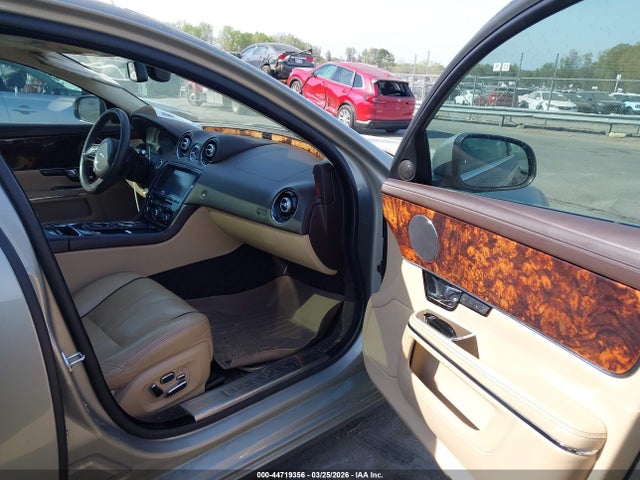 2011 JAGUAR XJ SAJWA2GB5BLV05318 Photo 4