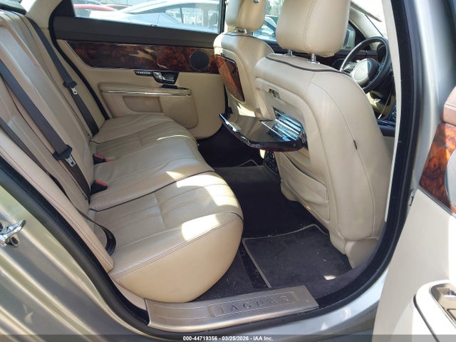 2011 JAGUAR XJ SAJWA2GB5BLV05318 Photo 7