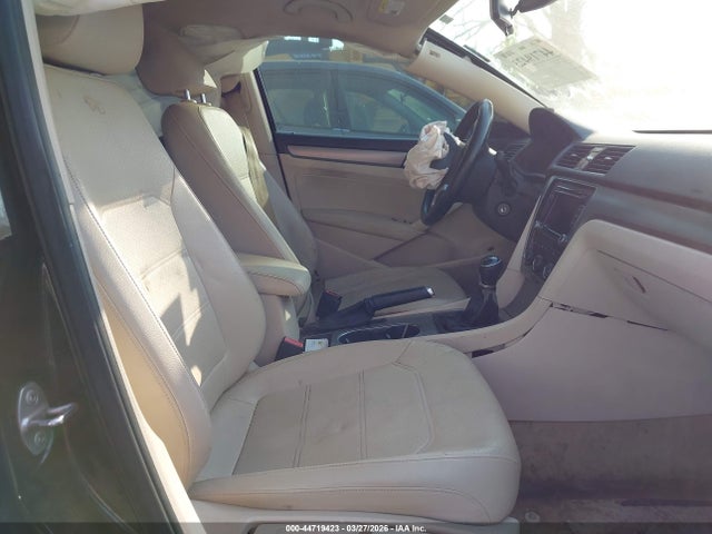 1VWBV7A36FC082185 Volkswagen Passat 2.0l Tdi Se