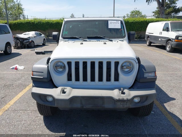 1C4HJXDN8JW232522 Jeep Wrangler Unlimited Sport 4x4
